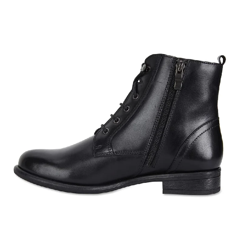 Badge Boot in Black Leather