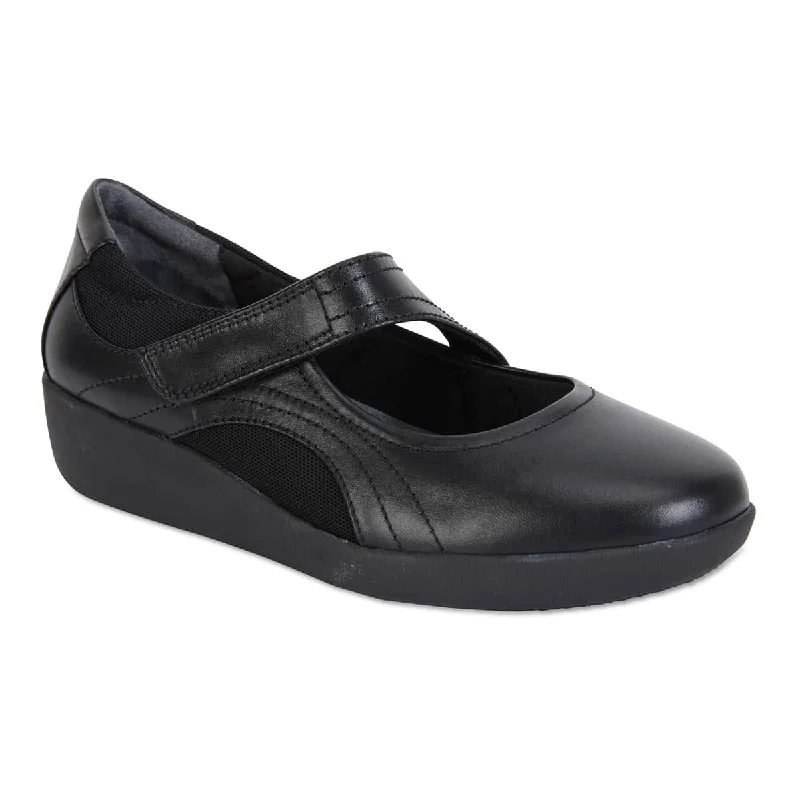 Bronwyn Loafer in Black Leather