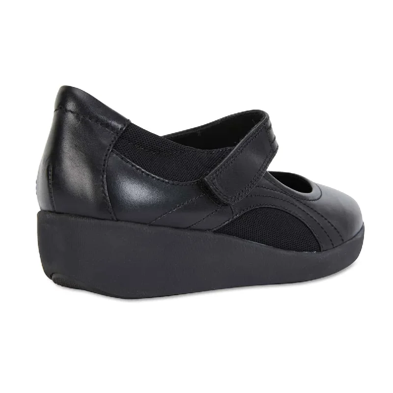 Bronwyn Loafer in Black Leather