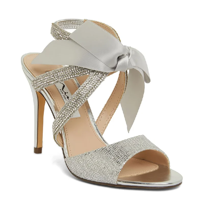 Claudia Heel in Silver Glitter