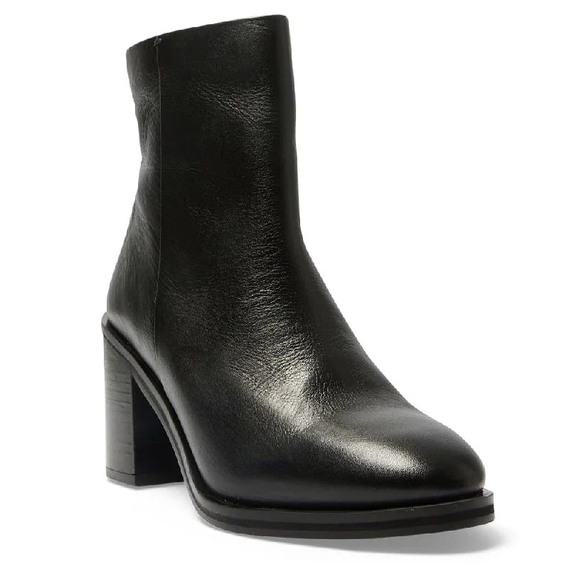 Naomi Boot in Black Leather