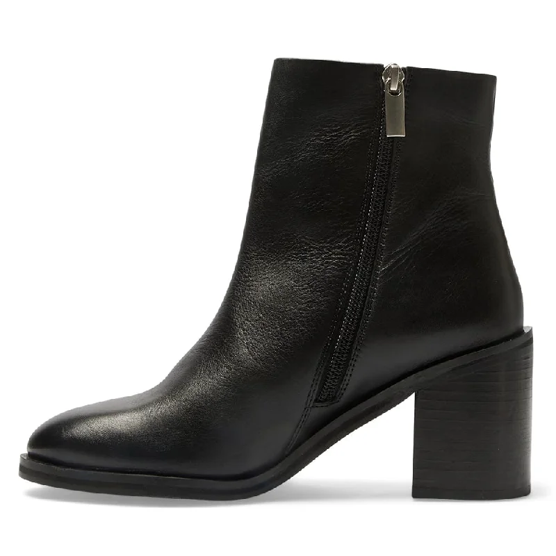 Naomi Boot in Black Leather