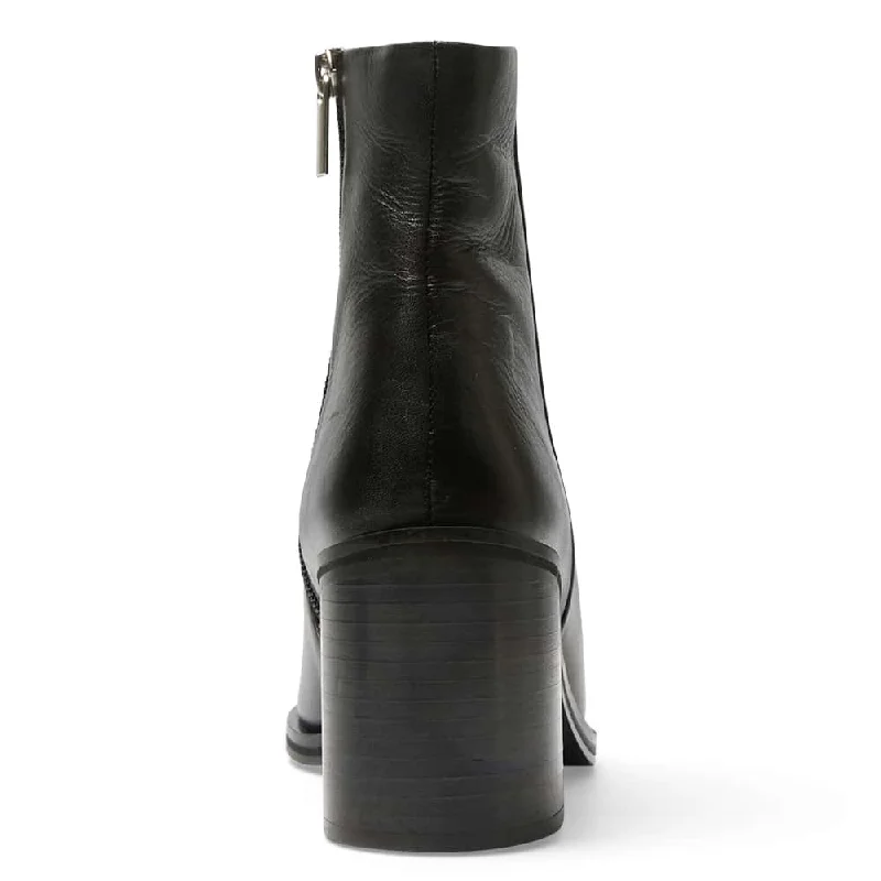 Naomi Boot in Black Leather