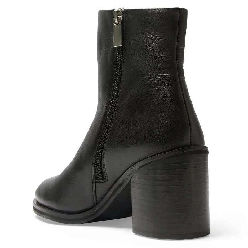 Naomi Boot in Black Leather