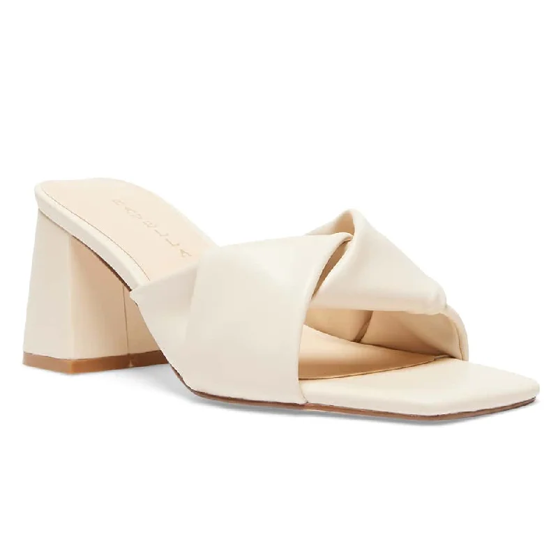 Skye Heel in Bone Smooth