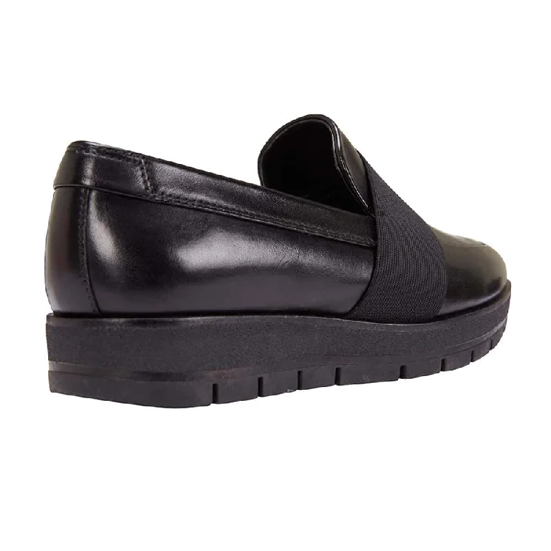 Warner Loafer in Black Leather