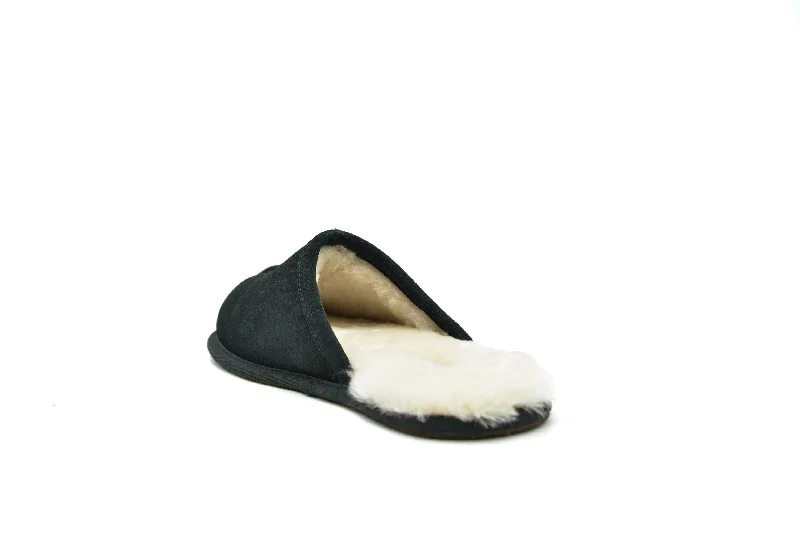 UGGS  Scuff Suede Slipper