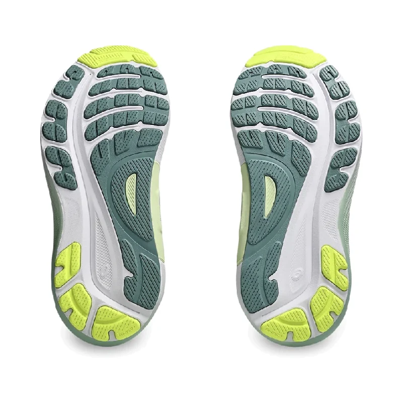 Asics Women's Gel-Kayano 31 Sneaker in Cool Matcha/Light Celadon