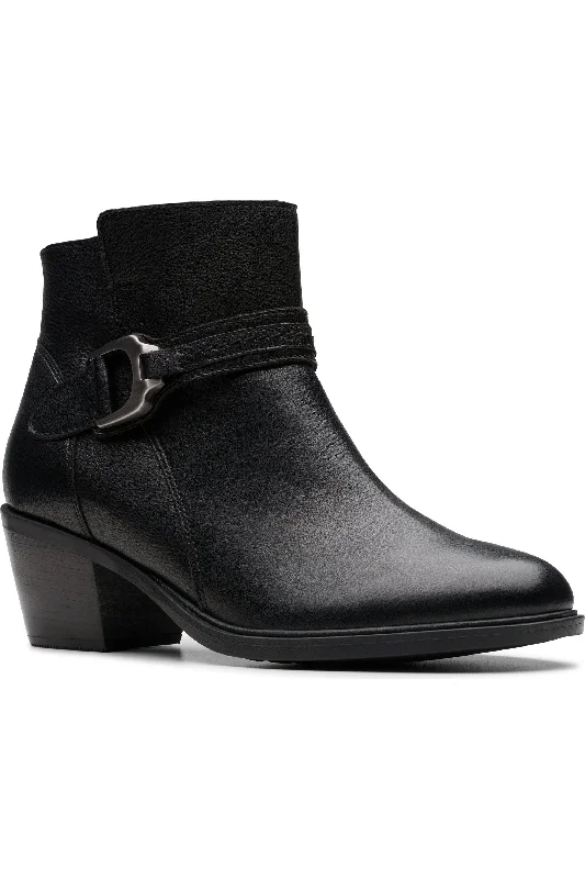 Clarks Neva Buckle black wide fit