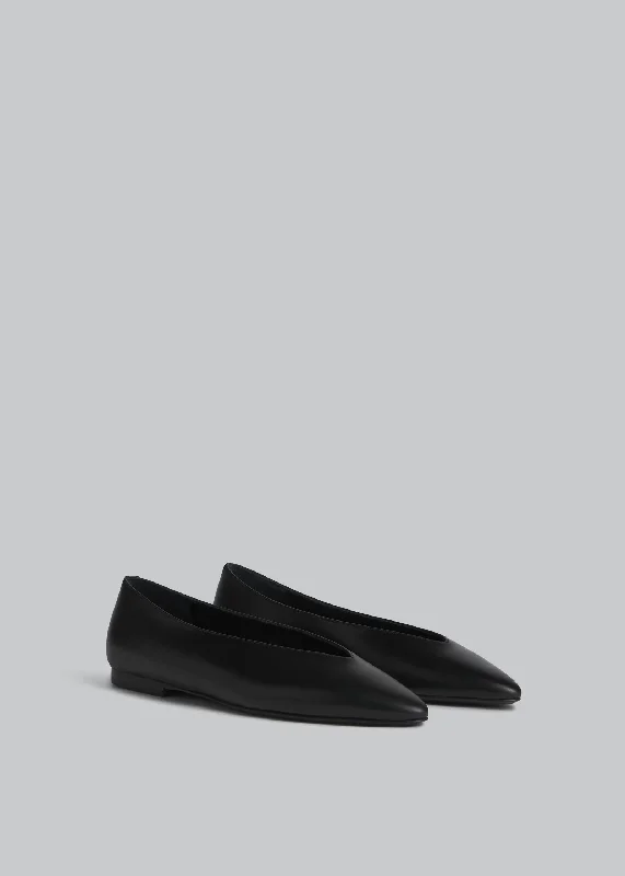 Pointed Ballerina Flat in Calfskin - Black