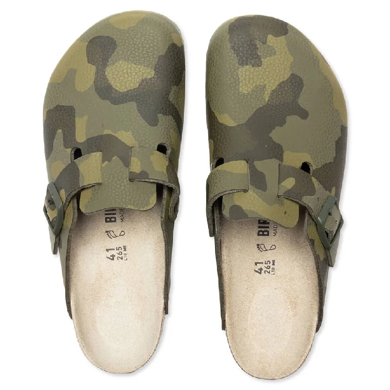 Wide Boston - Desert Soil Camo Green