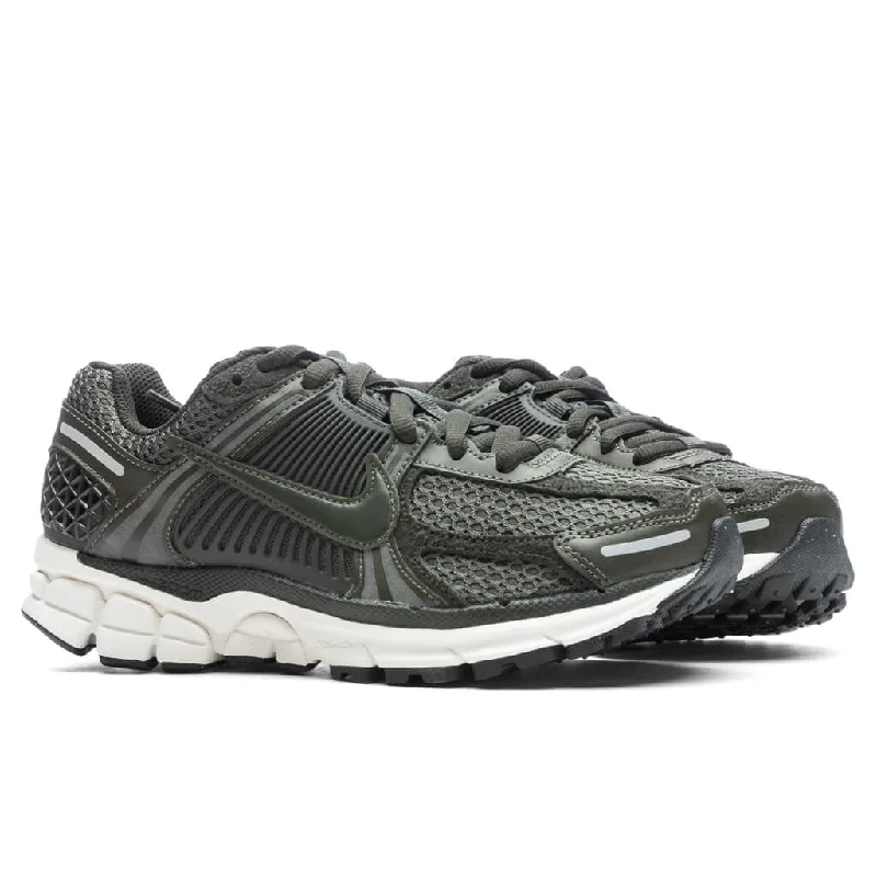 Women's Zoom Vomero 5 - Cargo Khaki/Sequoia/Metallic Silver