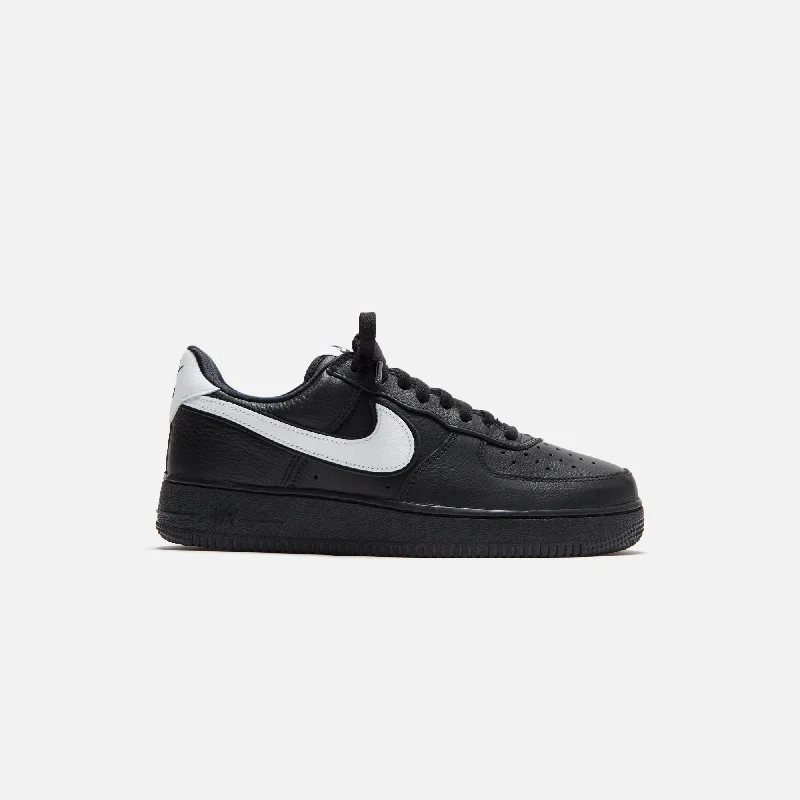 Nike Air Force 1 Low - Black / White / Black