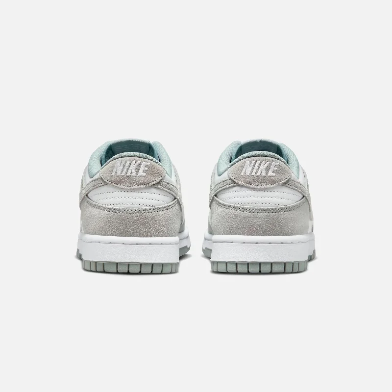 Nike Dunk Low Retro SE - White / Light Pumice