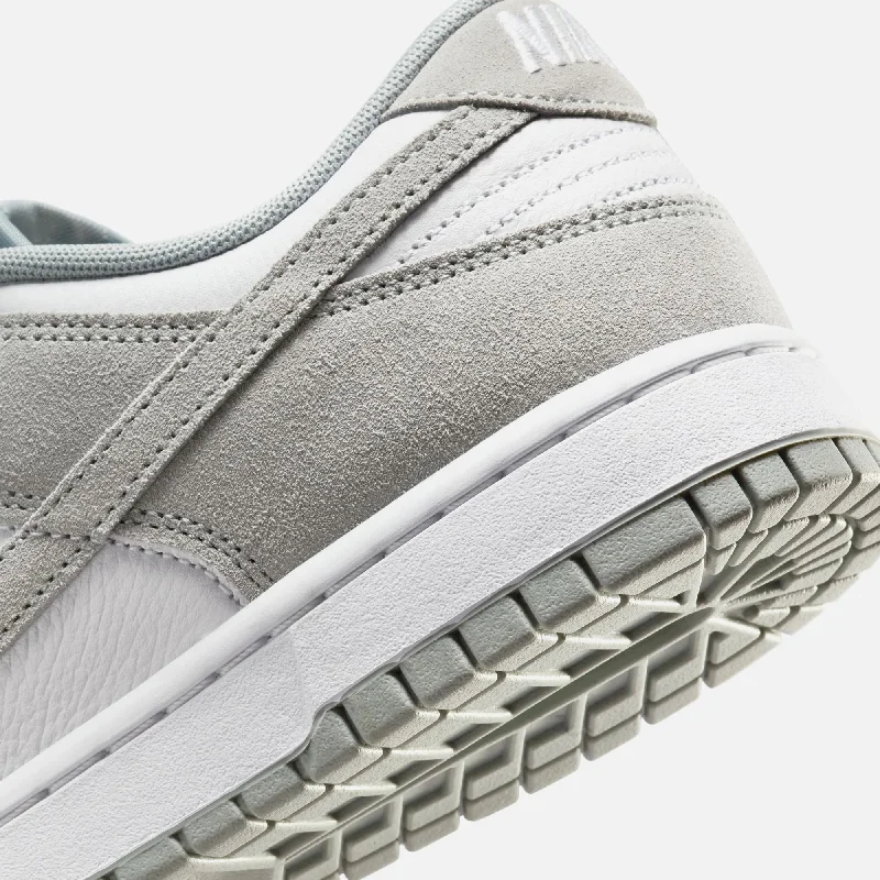 Nike Dunk Low Retro SE - White / Light Pumice